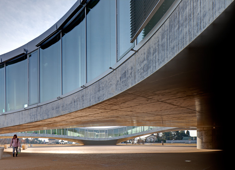 Ecole Polytechnique Federale: Rolex Learning Center (SANAA 2010)